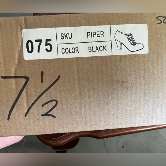 Journee Collection Piper in size 7.5 black. - Picture 8 of 8